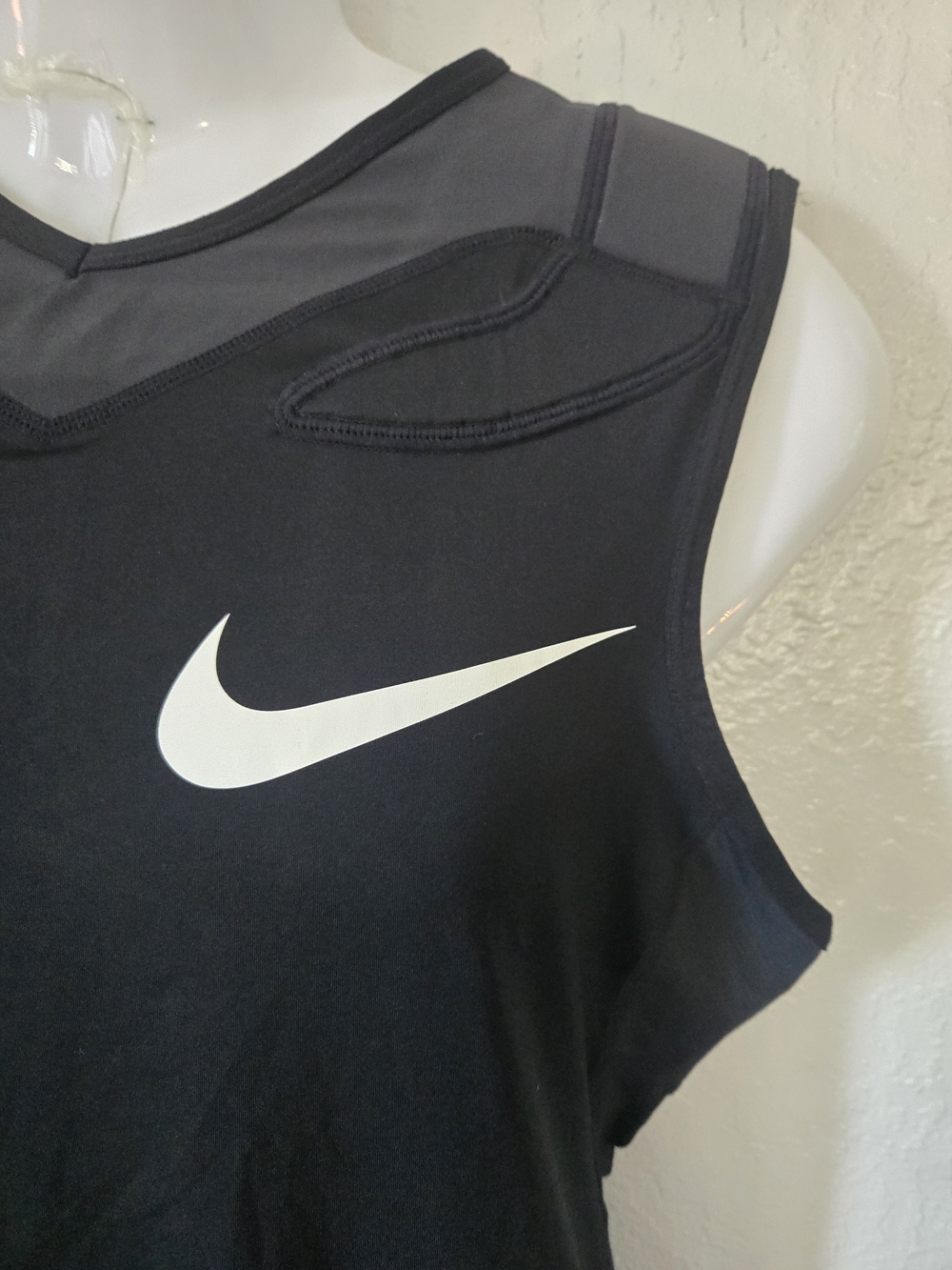 Nike Vapor Speed Black Athletic Sleeveless Top with White Swoosh - Picture 4 of 9